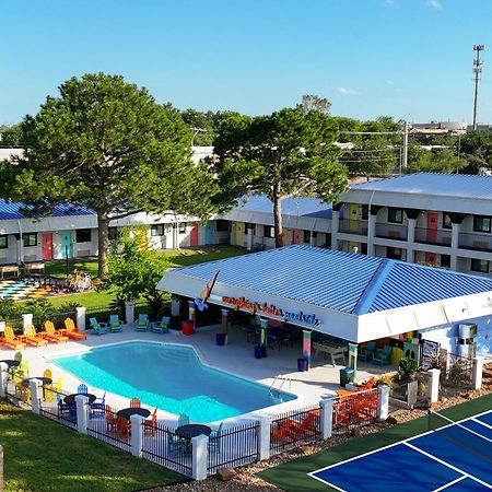 Hotel Mccoy - Art, Libations, Pool Society Колледж-Стейшн Экстерьер фото