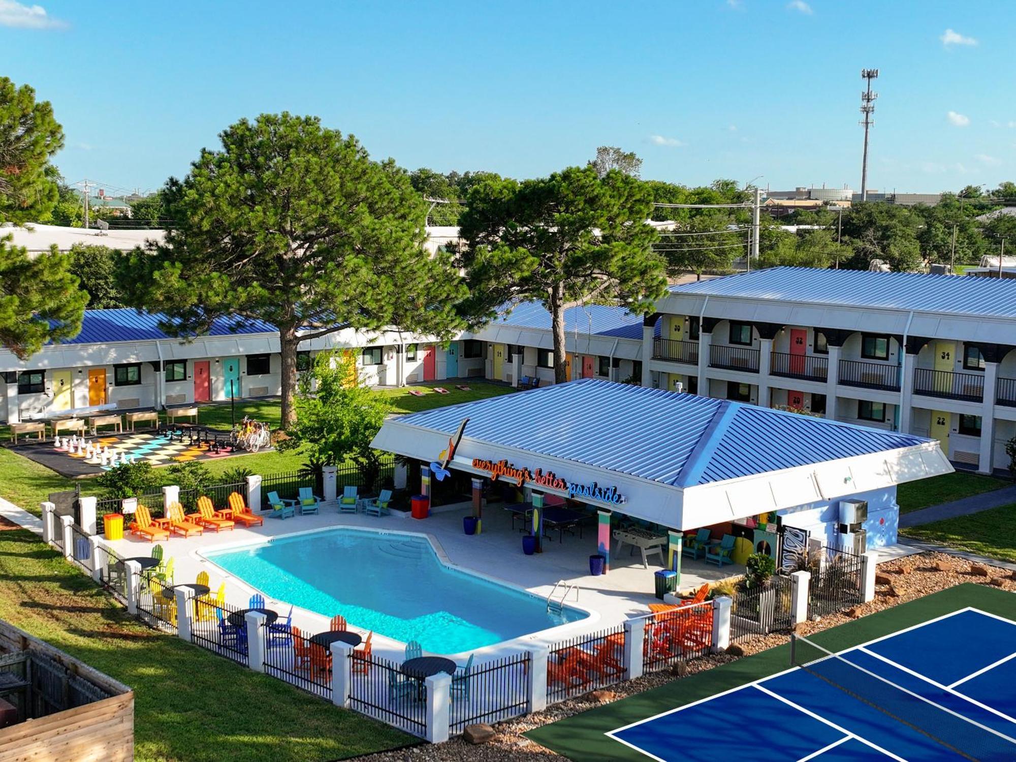 Hotel Mccoy - Art, Libations, Pool Society Колледж-Стейшн Экстерьер фото